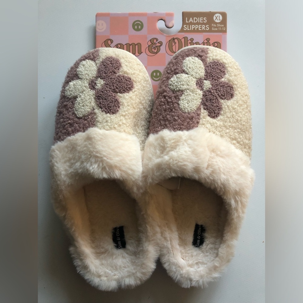 Ladies Cream Floral Plush Slippers